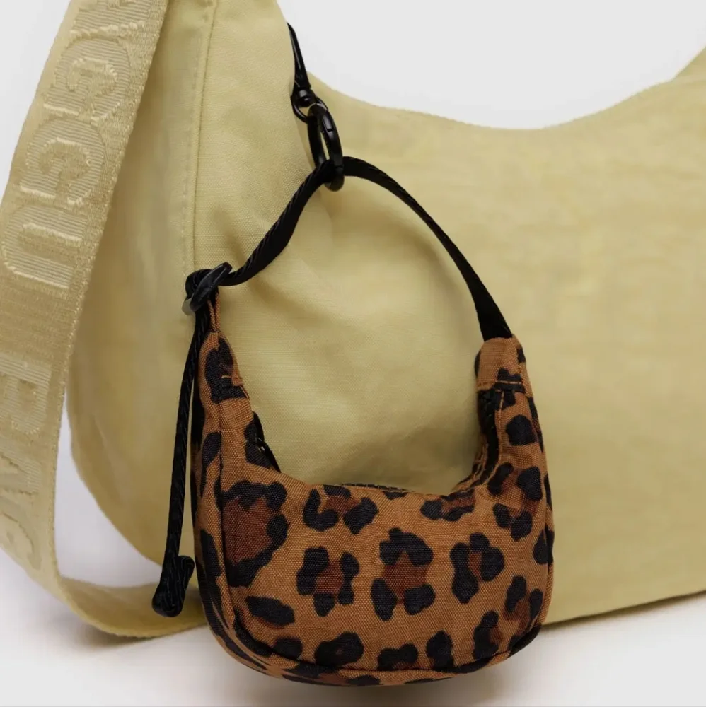 Baggu Crescent Bag Charm (leopard) - Picture 5 of 6